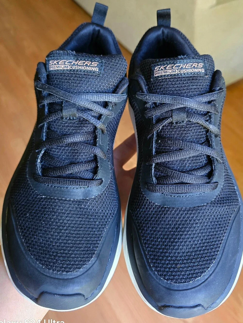 SZ 7.5 Women's SKECHERS D'LUX ULTRA Premium Cushioning 'Black'